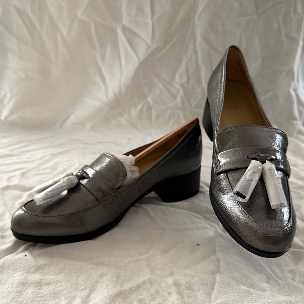 Naturalizer Metallic Heeled Loafer Size 9.5